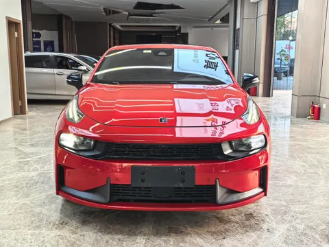 Lynk & Co 03