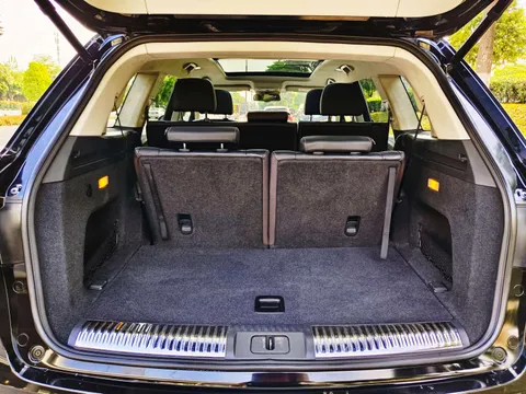Hongqi HS7