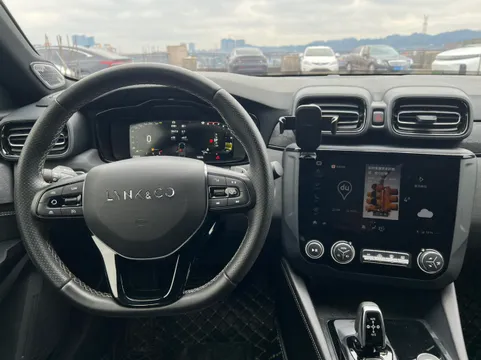 Lynk & Co 03