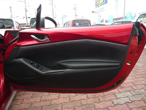 Mazda MX-5 (Roadster)