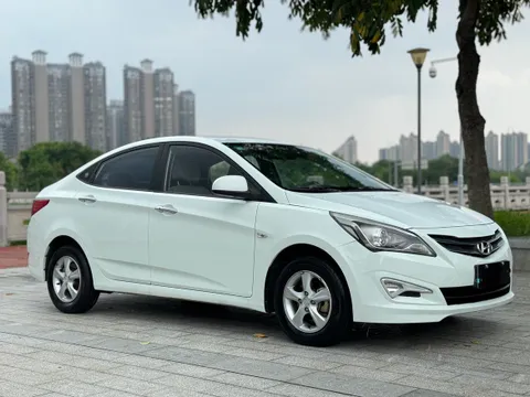 Hyundai Reina