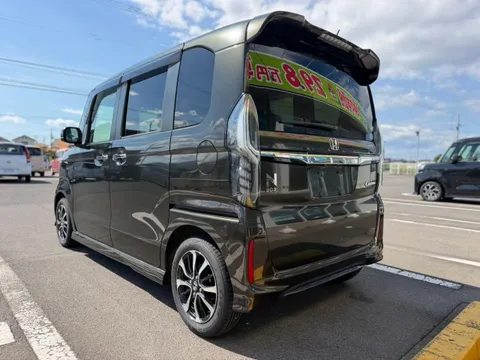 Honda N-BOX Custom