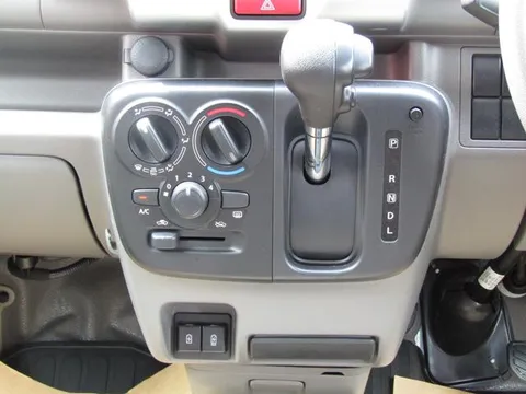 Nissan Clipper Van
