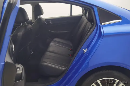 Roewe i5
