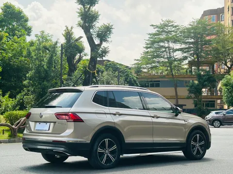 Volkswagen Tiguan L