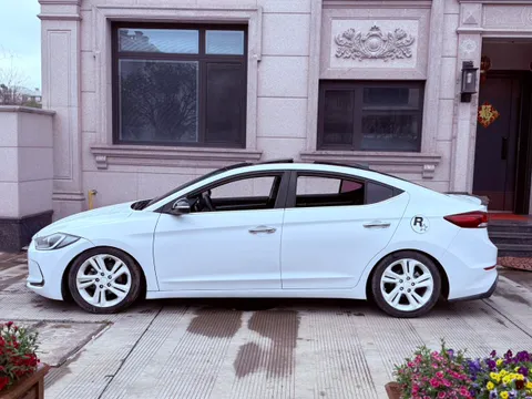 Hyundai Elantra (Avante)