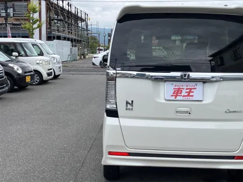 Honda N-BOX Custom