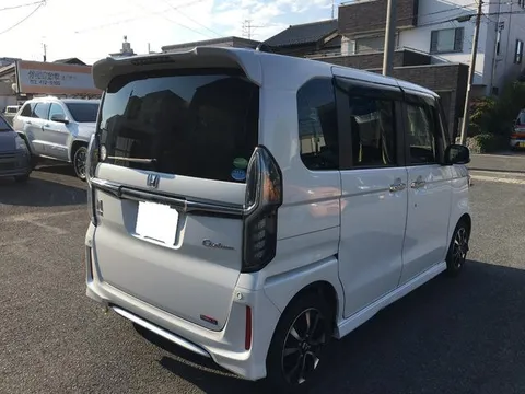 Honda N-BOX Custom