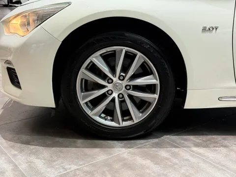 Infiniti Q50L