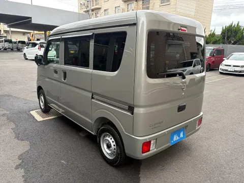 Nissan Clipper Van