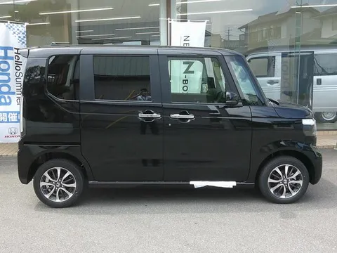 Honda N-BOX Custom
