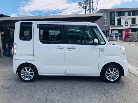 Toyota Pixis Mega