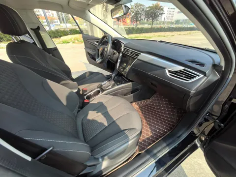 Roewe i5