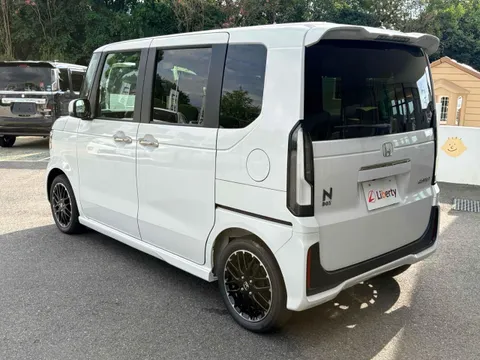 Honda N-BOX Custom