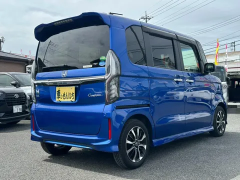 Honda N-BOX Custom