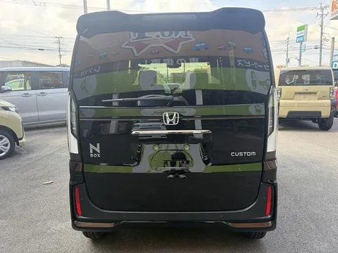 Honda N-BOX Custom