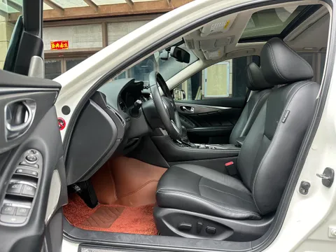 Infiniti Q50L