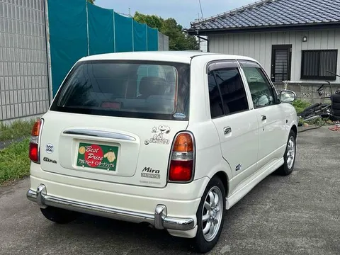 Daihatsu Mira Gino