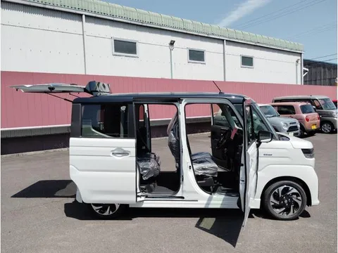 Suzuki Spacia Custom