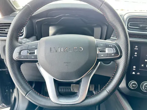 Lynk & Co 03