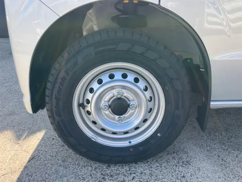 Nissan Clipper Van