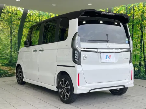 Honda N-BOX Custom