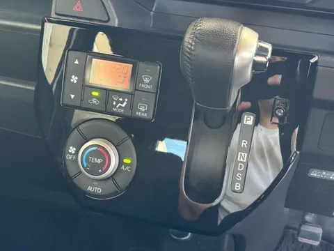 Toyota Pixis Mega