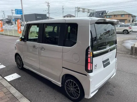 Honda N-BOX Custom