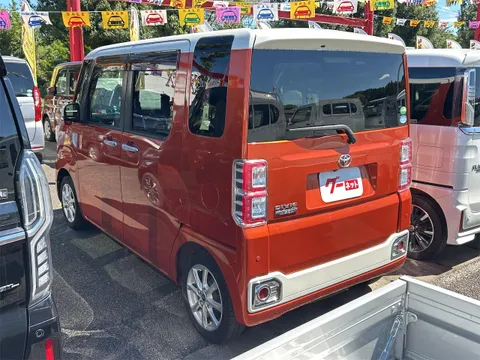 Toyota Pixis Mega