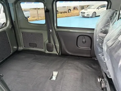 Nissan Clipper Van