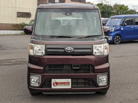 Toyota Pixis Mega