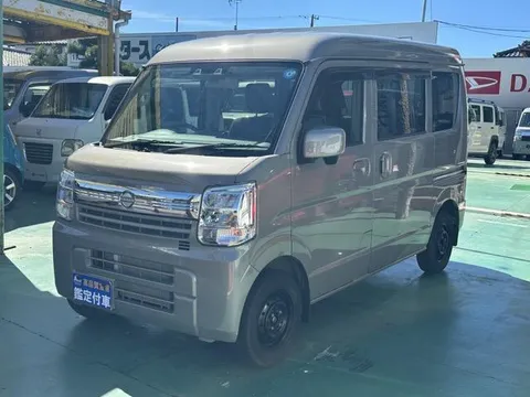 Nissan Clipper Van