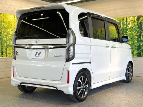 Honda N-BOX Custom