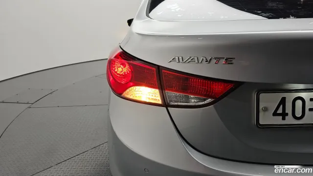 Hyundai Elantra (Avante)