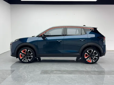 Lynk & Co 06