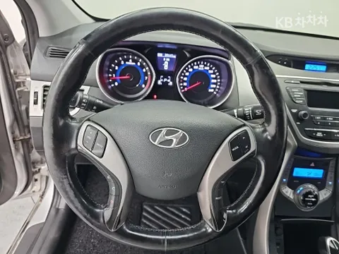 Hyundai Elantra (Avante)