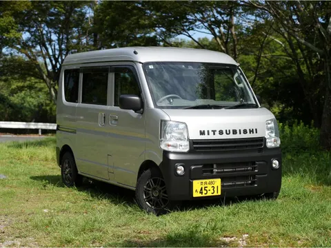 Mitsubishi Minicab Van