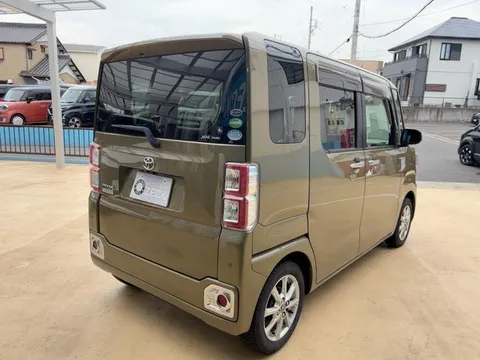 Toyota Pixis Mega