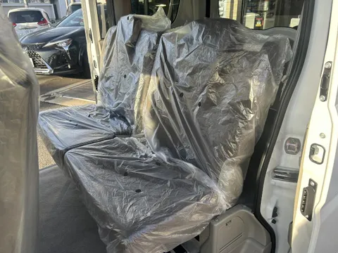 Nissan Clipper Van