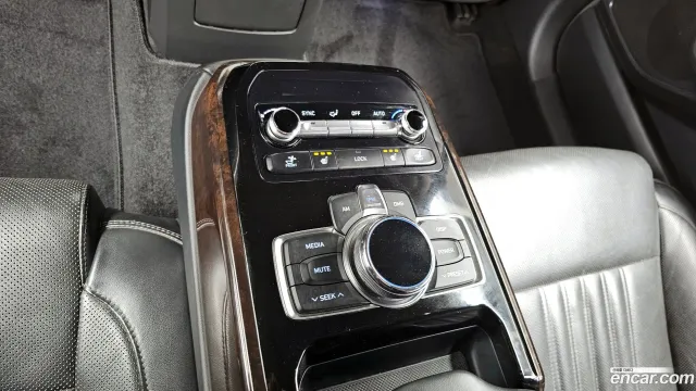 Genesis G90 (EQ900)
