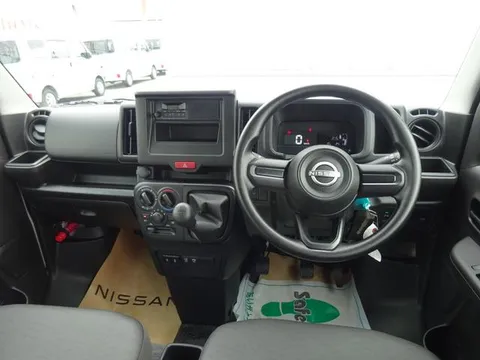 Nissan Clipper Van