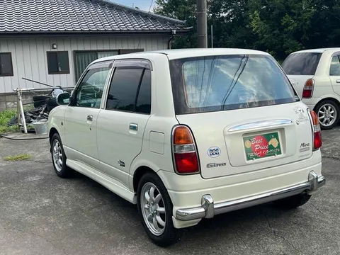 Daihatsu Mira Gino