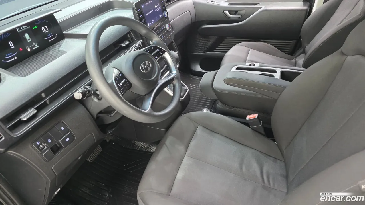 Hyundai Staria