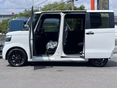 Honda N-BOX Custom