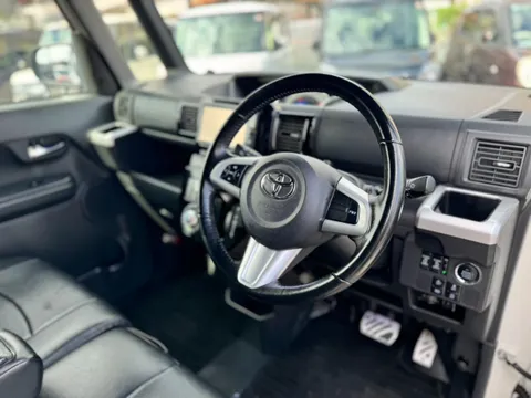 Toyota Pixis Mega
