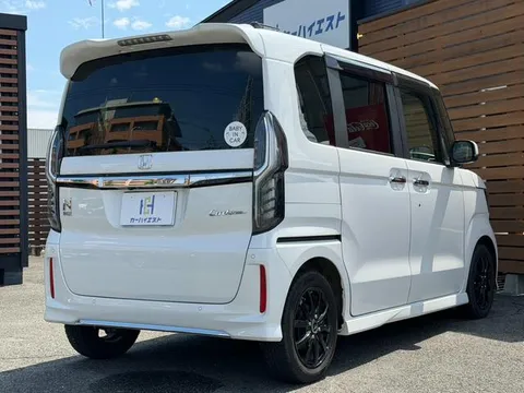 Honda N-BOX Custom
