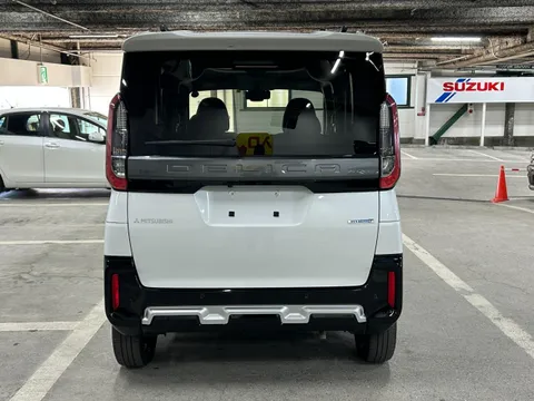Mitsubishi Delica Mini