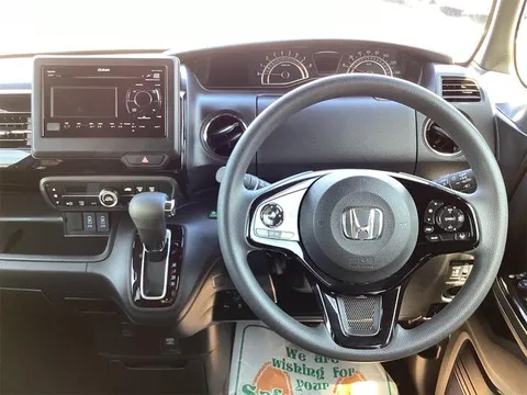 Honda N-BOX Custom