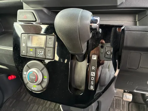 Toyota Pixis Mega