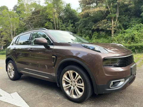 Lynk & Co 01